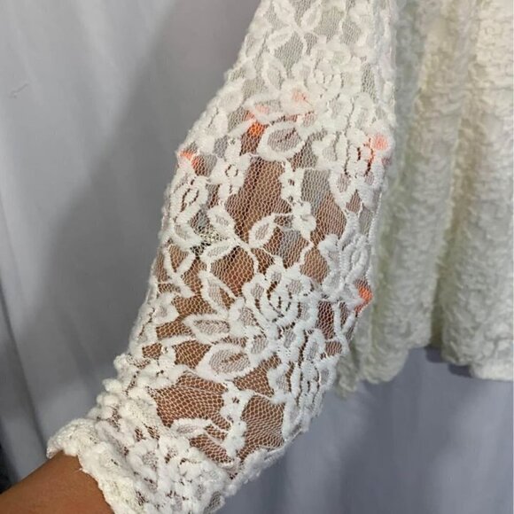 Woman’s Lace Long Sleeve. Built In Camisole. Lots Of Stretch. Candy Couture - Picture 4 of 7